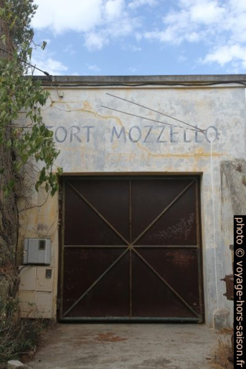 Ancien Centre Ethnographique de Recherche Métallurgique dans le Fort Mozzello. Photo © André M. Winter