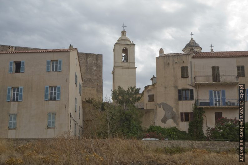 Clocher de la cathédrale de Calvi. Photo © Alex Medwedeff