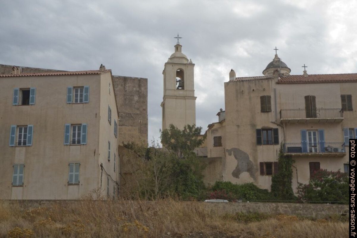Clocher de la cathédrale de Calvi. Photo © Alex Medwedeff