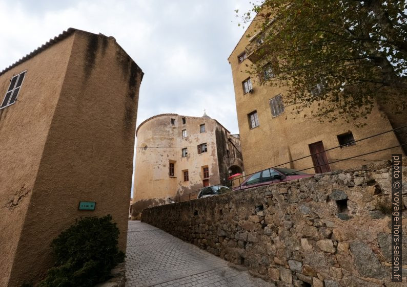 Vue vers l'abside de la cathédrale de Calvi. Photo © André M. Winter