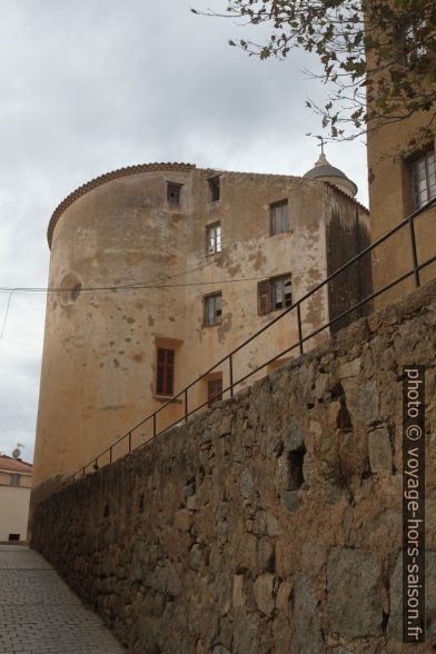 L'abside de la cathédrale de Calvi. Photo © Alex Medwedeff