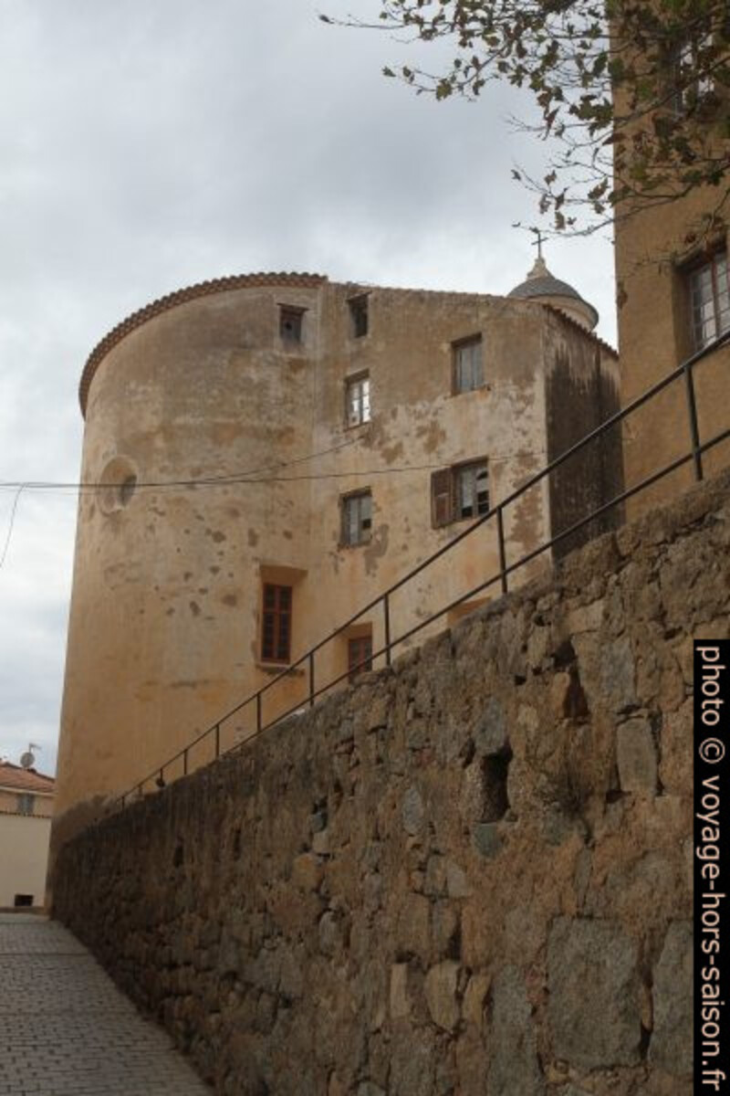 L'abside de la cathédrale de Calvi. Photo © Alex Medwedeff