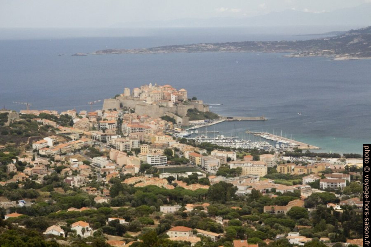 Calvi vu de Notre-Dame de la Serra. Photo © André M. Winter