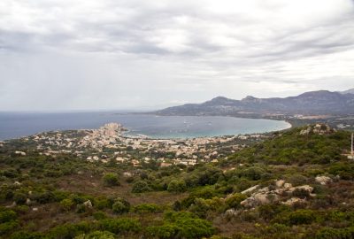 Vue de Notre-Dame de la Serra. Photo © André M. Winter