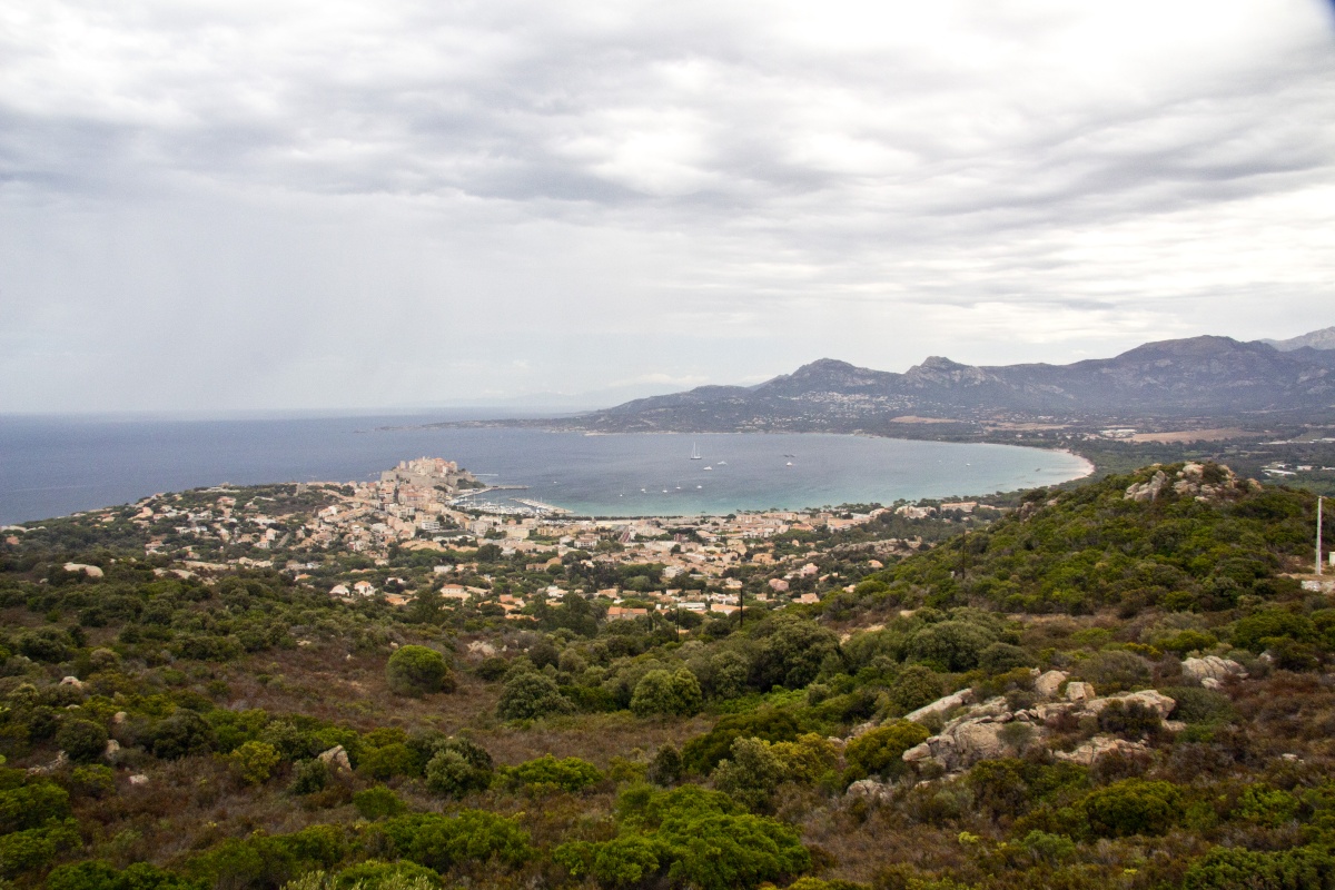 Vue de Notre-Dame de la Serra. Photo © André M. Winter