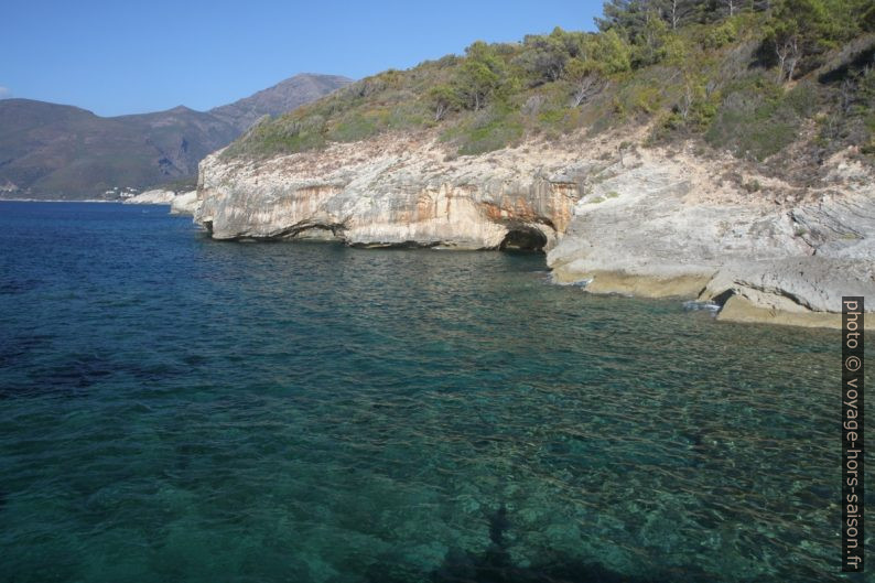 Côte rocheuse entre Punta di Saeta et Punta Vecchiaia. Photo © Alex Medwedeff