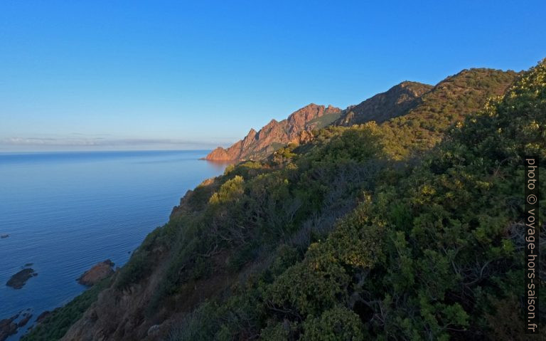Vue vers la Punta â Scopa et le Monte Senino. Photo © André M. Winter