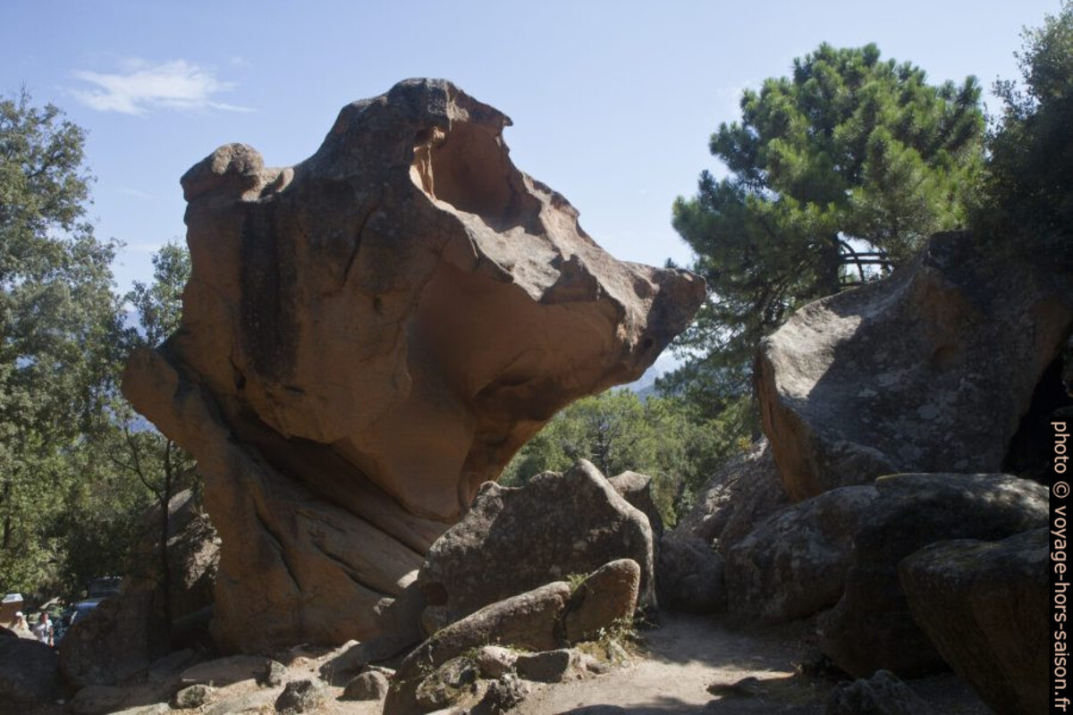 L'arrière de la Tête de Chien formé de taffoni. Photo © Alex Medwedeff