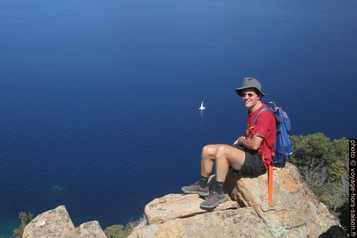 André sur le point de vue du Château Fort. Photo © Alex Medwedeff