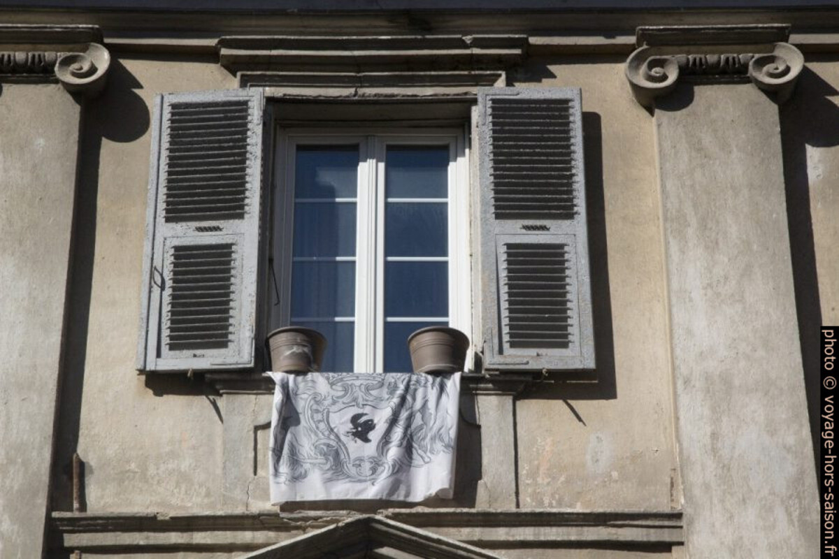 Drapeau dit de la nation corse. Photo © André M. Winter