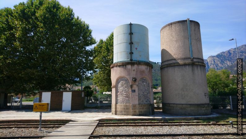 Anciens réservoirs d'eau de la gare de Corte. Photo © André M. Winter