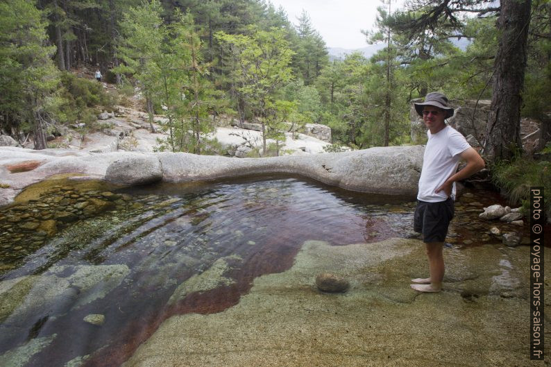 André sur la rive droite des Cascades du Manganello. Photo © Alex Medwedeff