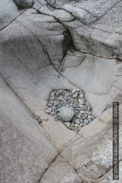 Vasque vide des Cascades du Manganello. Photo © Alex Medwedeff