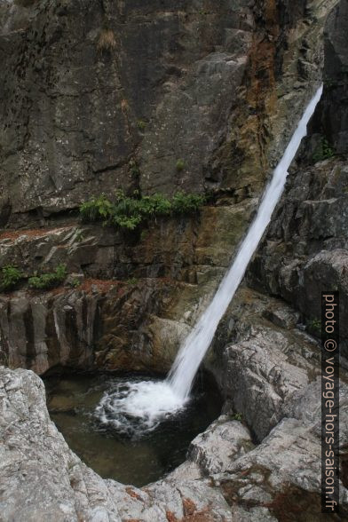 Cascade du Meli vue du côté. Photo © Alex Medwedeff