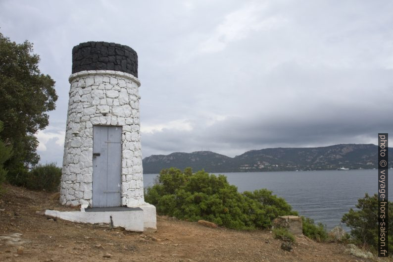 Feu de Ponta di Pozzoli. Photo © Alex Medwedeff