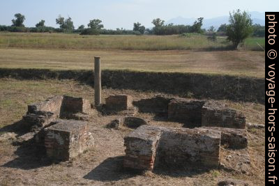 Ruines paléochrétiennes à côté de la Cathédrale de Canonica. Photo © Alex Medwedeff