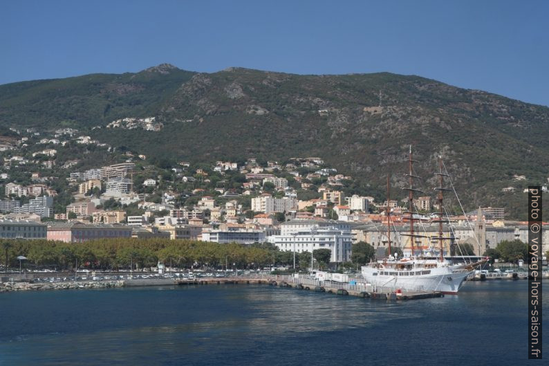 Le Seacloud II à Bastia. Photo © Alex Medwedeff