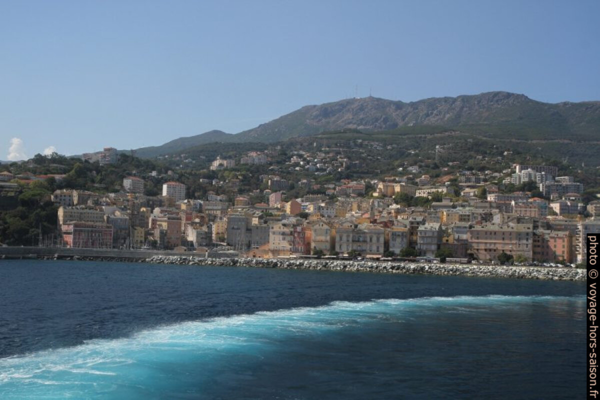 Nous quittons Bastia en ferry. Photo © Alex Medwedeff