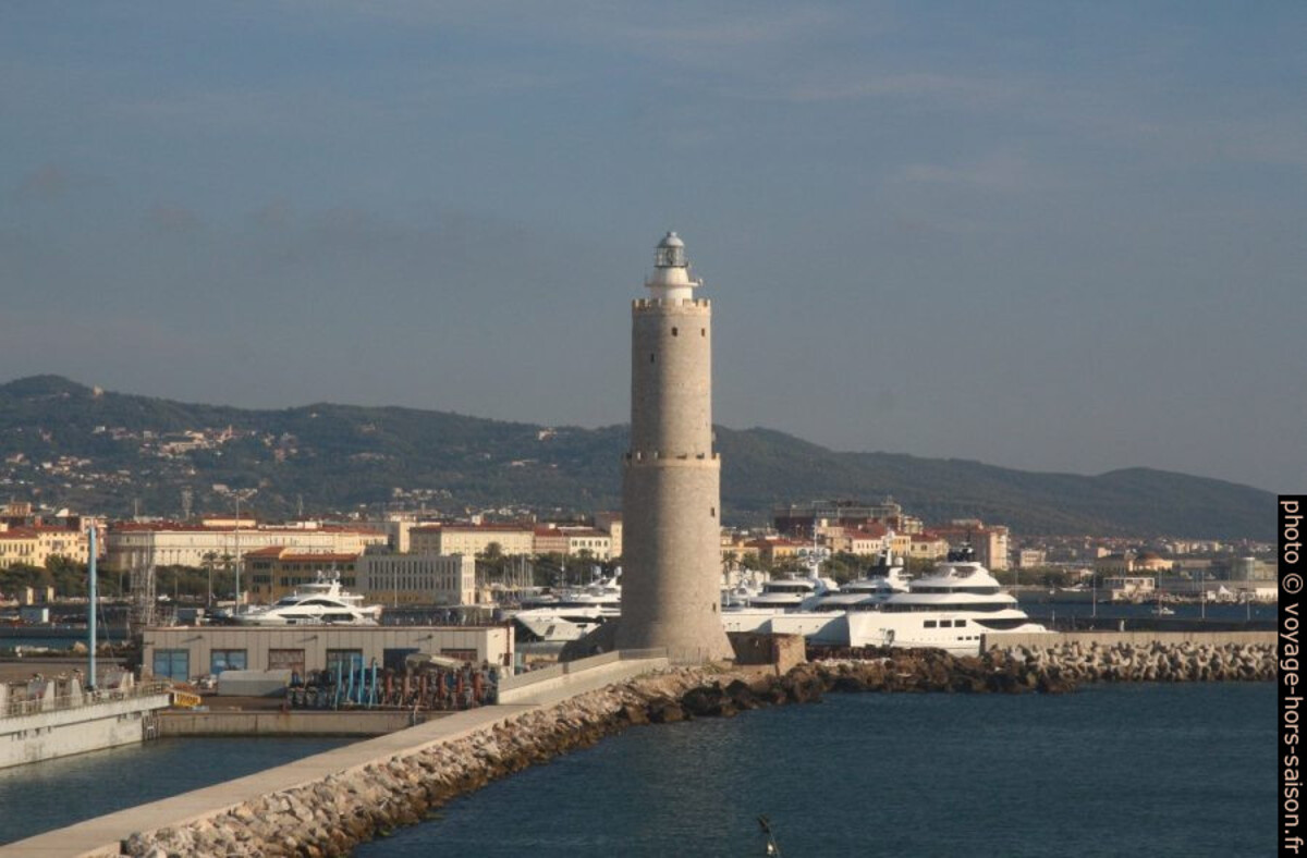 Le phare de Livourne. Photo © André M. Winter