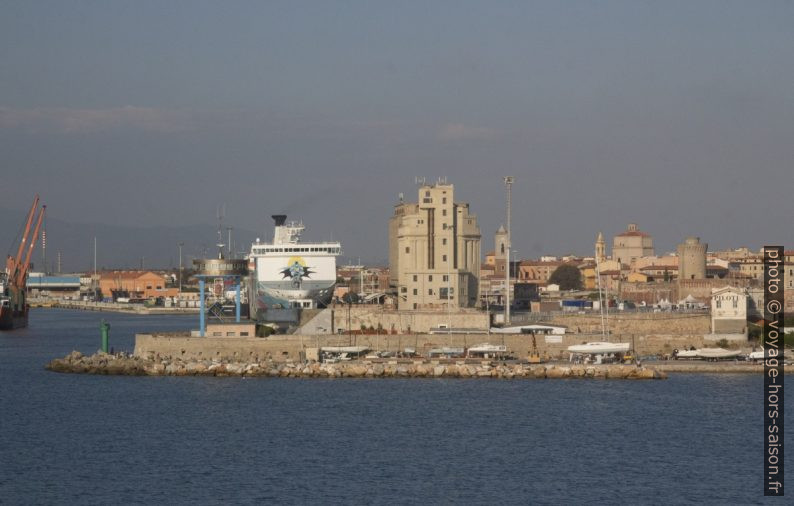 Silos du port de Livourne. Photo © André M. Winter