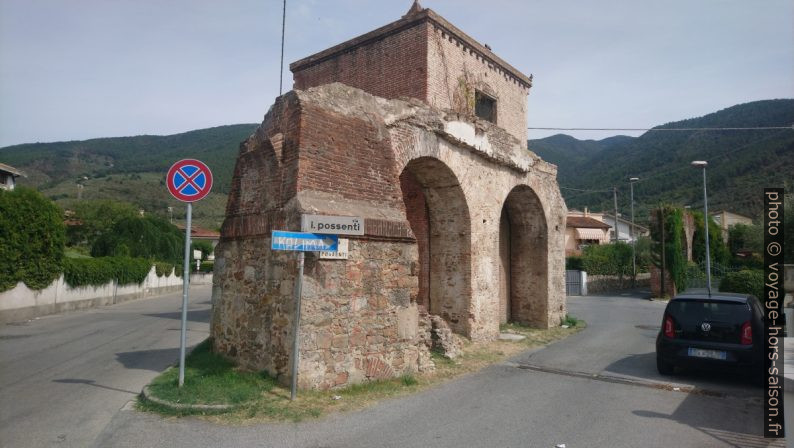 Chateau d'eau sur l'aqueduc médicéen. Photo © André M. Winter