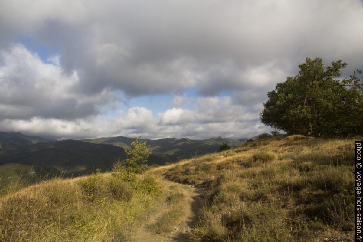 Vue retour sur le chemin au nord du Monte Prevaligo. Photo © André M. Winter