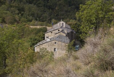 Bergerie de Lozzole et la Chiesa di San Bartolomeo. Photo © André M. Winter