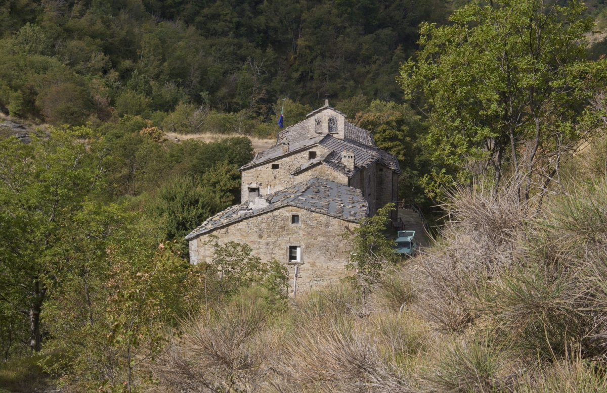Bergerie de Lozzole et la Chiesa di San Bartolomeo. Photo © André M. Winter