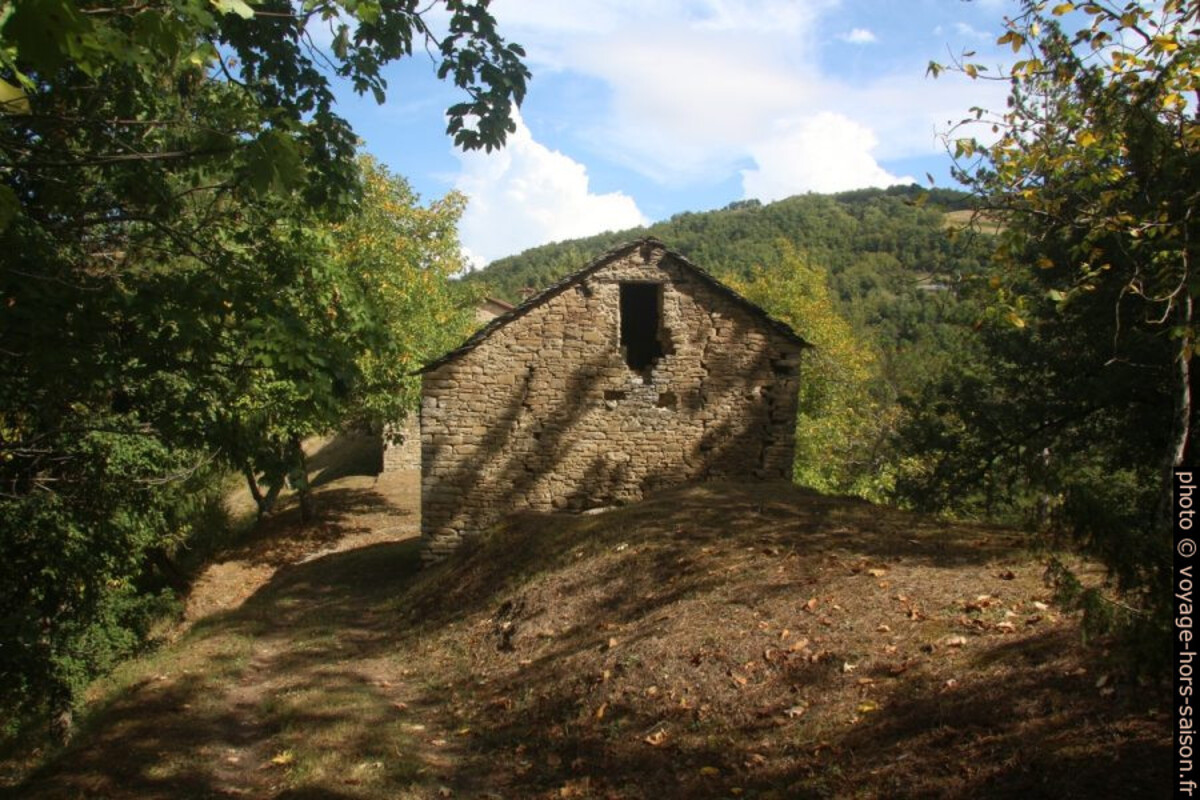 Ancienne ferme sur une crête au nord du Poggio Valicava. Photo © André M. Winter