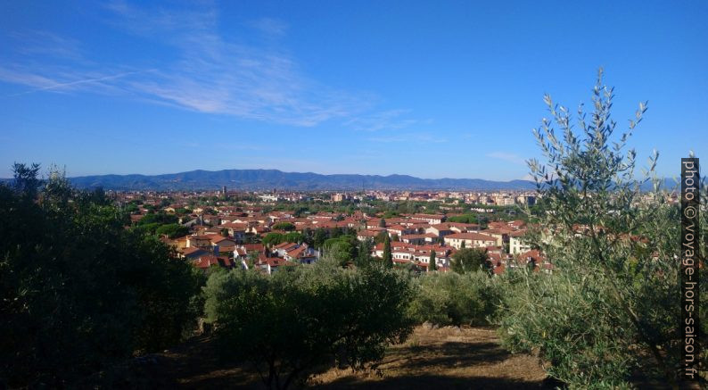 Vue sur Prato du chemin vers Filettole. Photo © André M. Winter