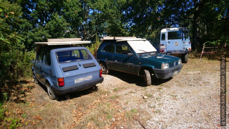 Vieilles voitures Fiat de chasseurs avec isolation en polystyrène. Photo © André M. Winter