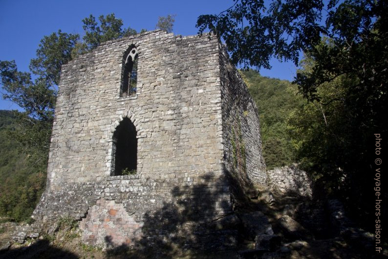 Ruines du Château de Sambuco Pistoiese. Photo © André M. Winter