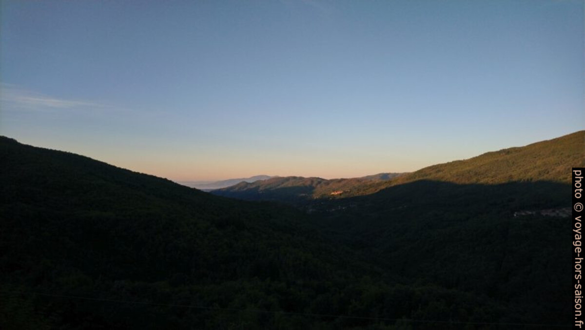 Lever du soleil vu de Pontito. Photo © André M. Winter