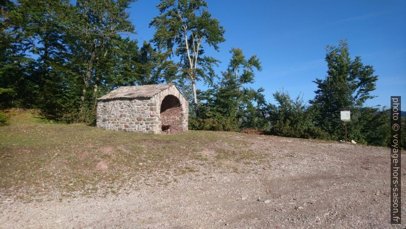 Chapelle-abri du col Croce a Veglia. Photo © André M. Winter