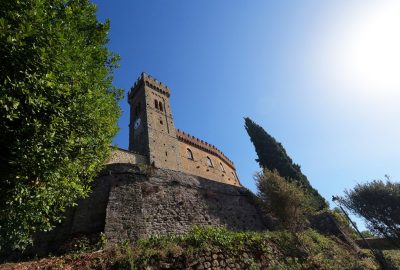 Tour du château de Cozzile. Photo © André M. Winter