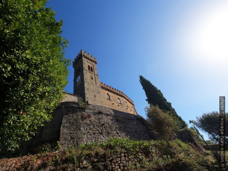 Tour du château de Cozzile. Photo © André M. Winter