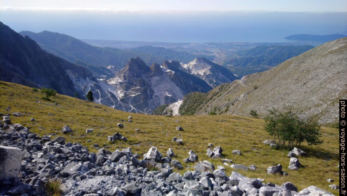 Vue di col Foce di Pianza sur les carrières de marbre. Photo © André M. Winter