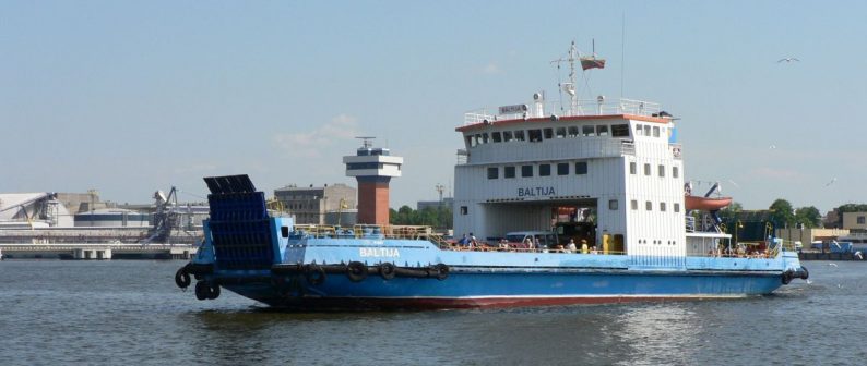 Ferry entre Klaipėda et Smiltyne. Photo CCSA3 Wikimédia Wojsyl