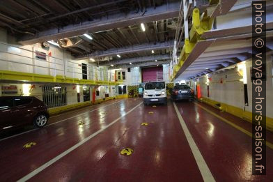 Notre Trafic sur le pont véhicules du petit Ferry de Rio Marina à Piombino. Photo © André M. Winter