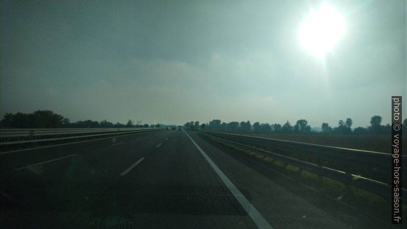 L'autoroute entre Brescia et Crémone. Photo © André M. Winter
