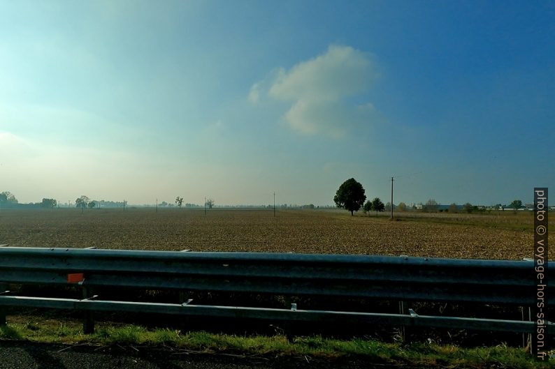 Vue de l'autoroute près de Crémone. Photo © André M. Winter