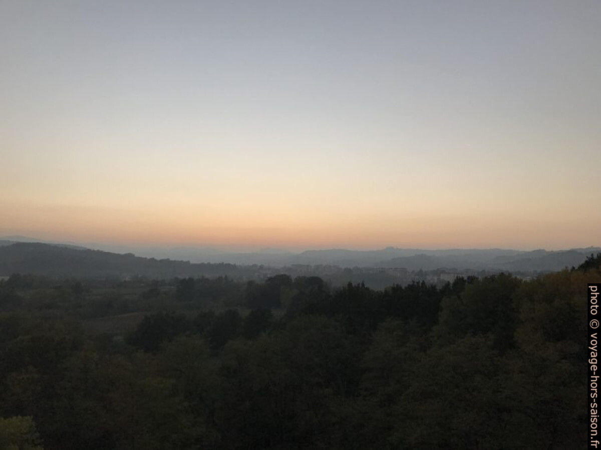 Coucher de soleil avant d'arriver en Ligurie. Photo © Alex Medwedeff