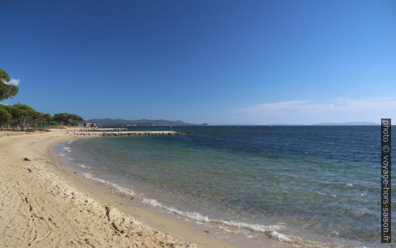 Plage devant le Camping le Pansard. Photo © André M. Winter