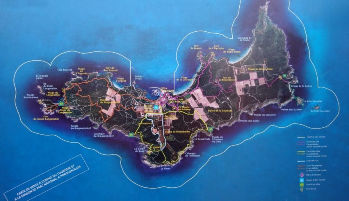 Carte des circuits cyclistes sur Porquerolles. Photo © André M. Winter