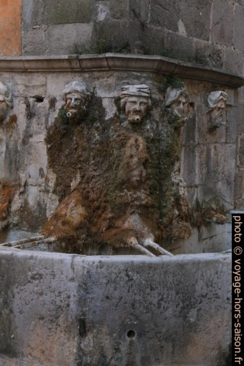 Fontaine de l'Église de l'Annonciade. Photo © Alex Medwedeff