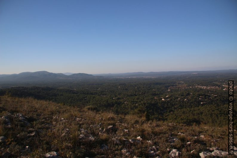 Vue vers St.-Maximin-la-Ste.-Baume. Photo © André M. Winter