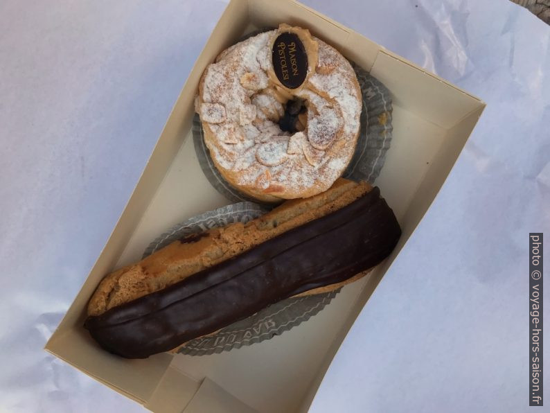 Un Paris-Brest et un éclair de la Maison Pistolesi. Photo © Alex Medwedeff