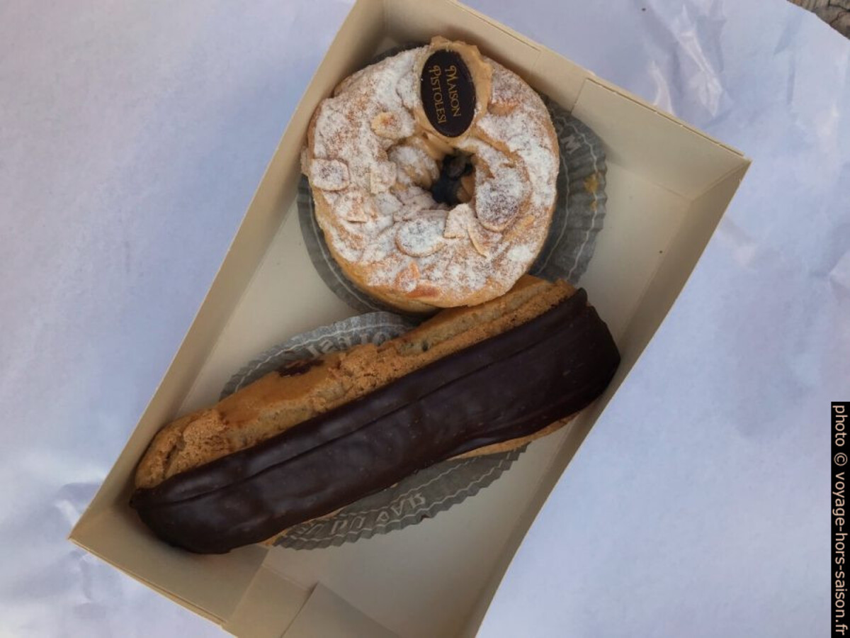 Un Paris-Brest et un éclair de la Maison Pistolesi. Photo © Alex Medwedeff