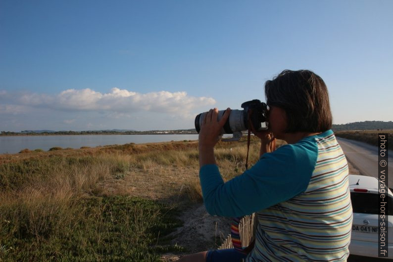 Alex avec téléobjectif à l'Etang des Pesquiers. Photo © André M. Winter