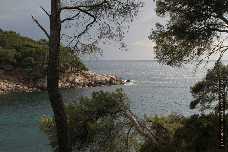 Pointe à l'est du Port d'Alon. Photo © Alex Medwedeff